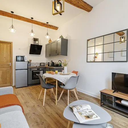 Old Town Superb New Flat, For 3, Ac, Wi-fi アパート アンティーブ