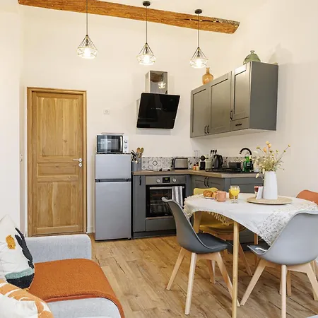 Old Town Superb New Flat, For 3, Ac, Wi-fi * アンティーブ