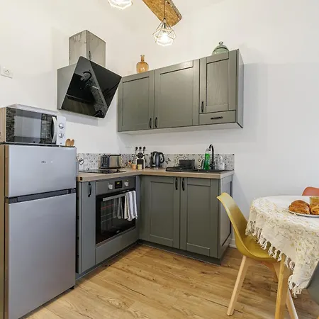 Old Town Superb New Flat, For 3, Ac, Wi-fi アパート