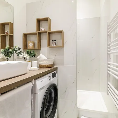 アパート Old Town Superb New Flat, For 3, Ac, Wi-fi アンティーブ