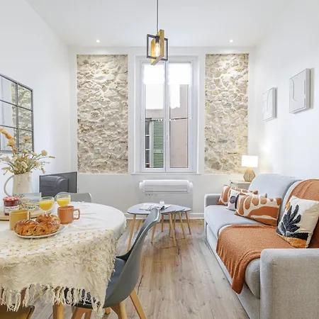 Old Town Superb New Flat, For 3, Ac, Wi-fi アンティーブ